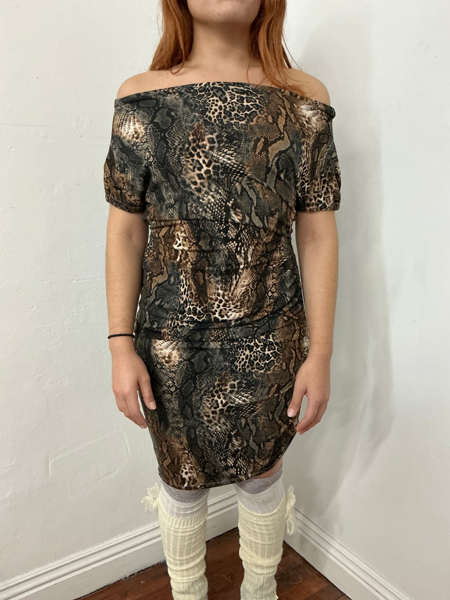 “MAGO” Ragtofab off shoulder dress.