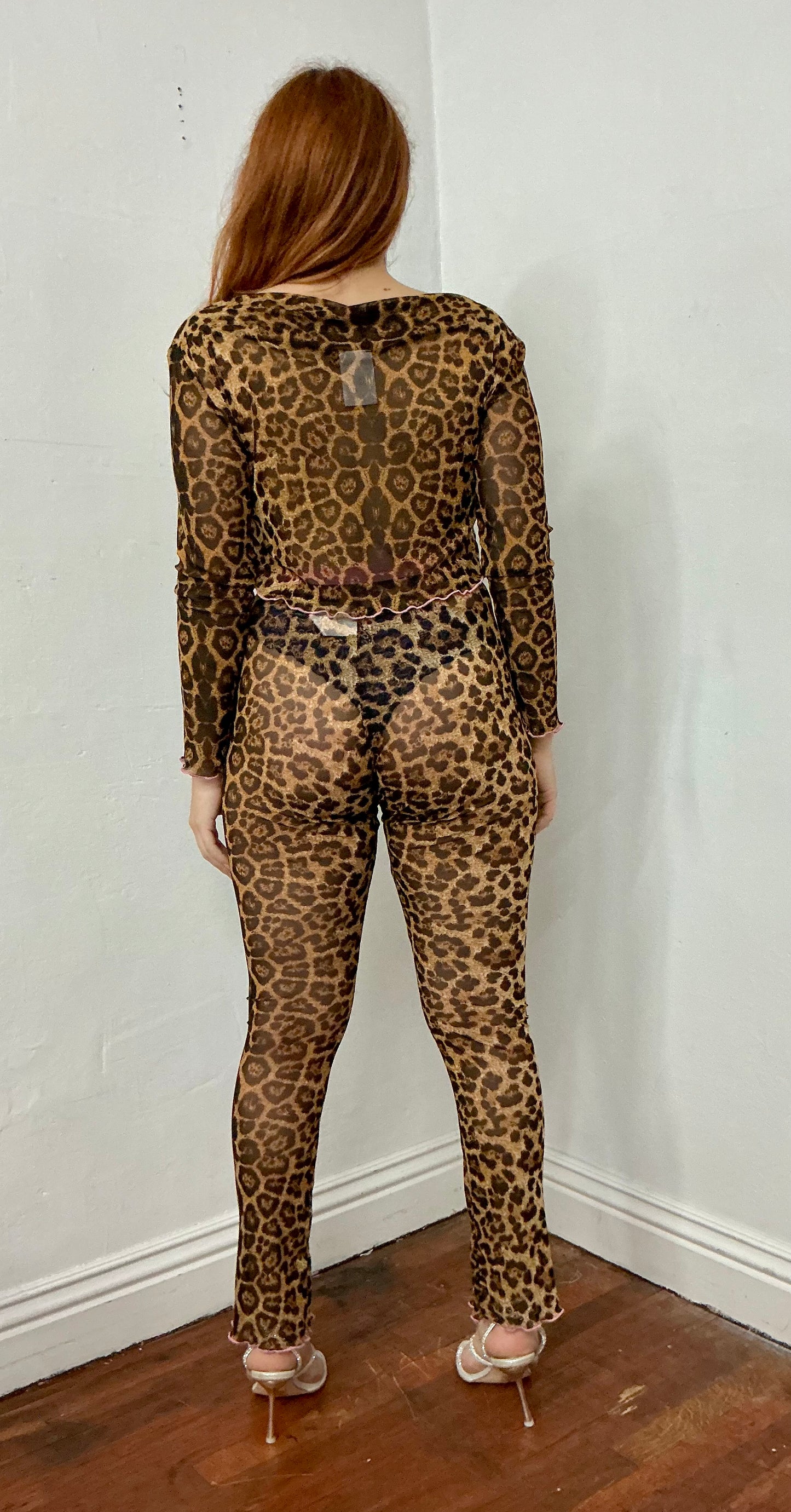 Elastic waist flare bottom leggings
