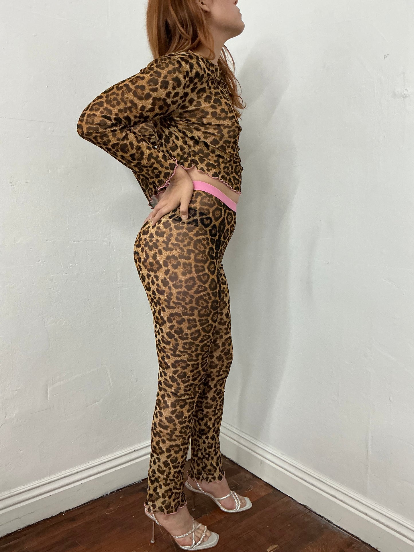 Elastic waist flare bottom leggings