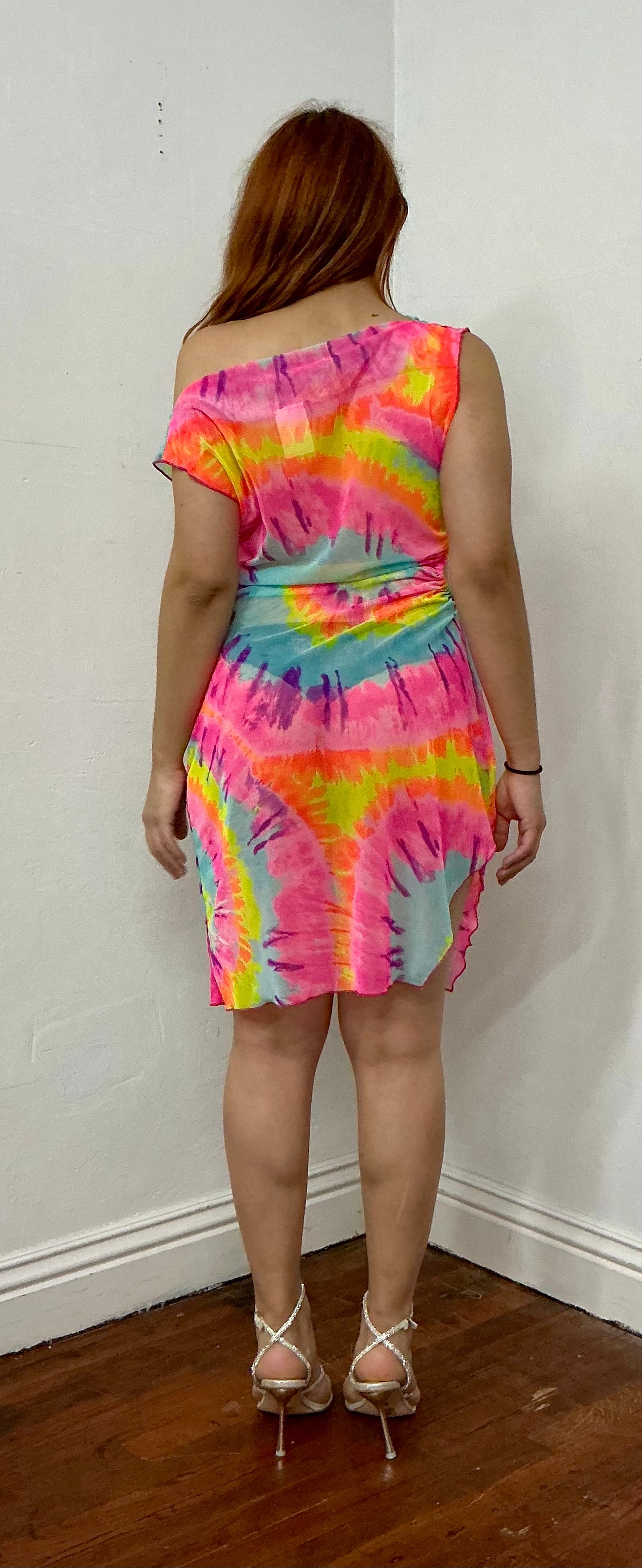 Off shoulder asymmetric mesh dress.