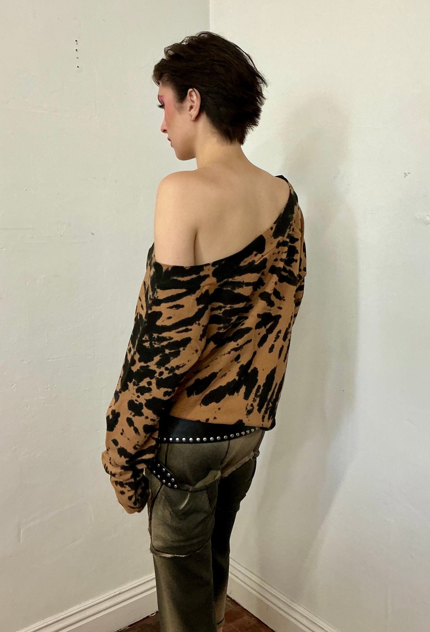Tiger tie dye off shoulder sweatshirt.
