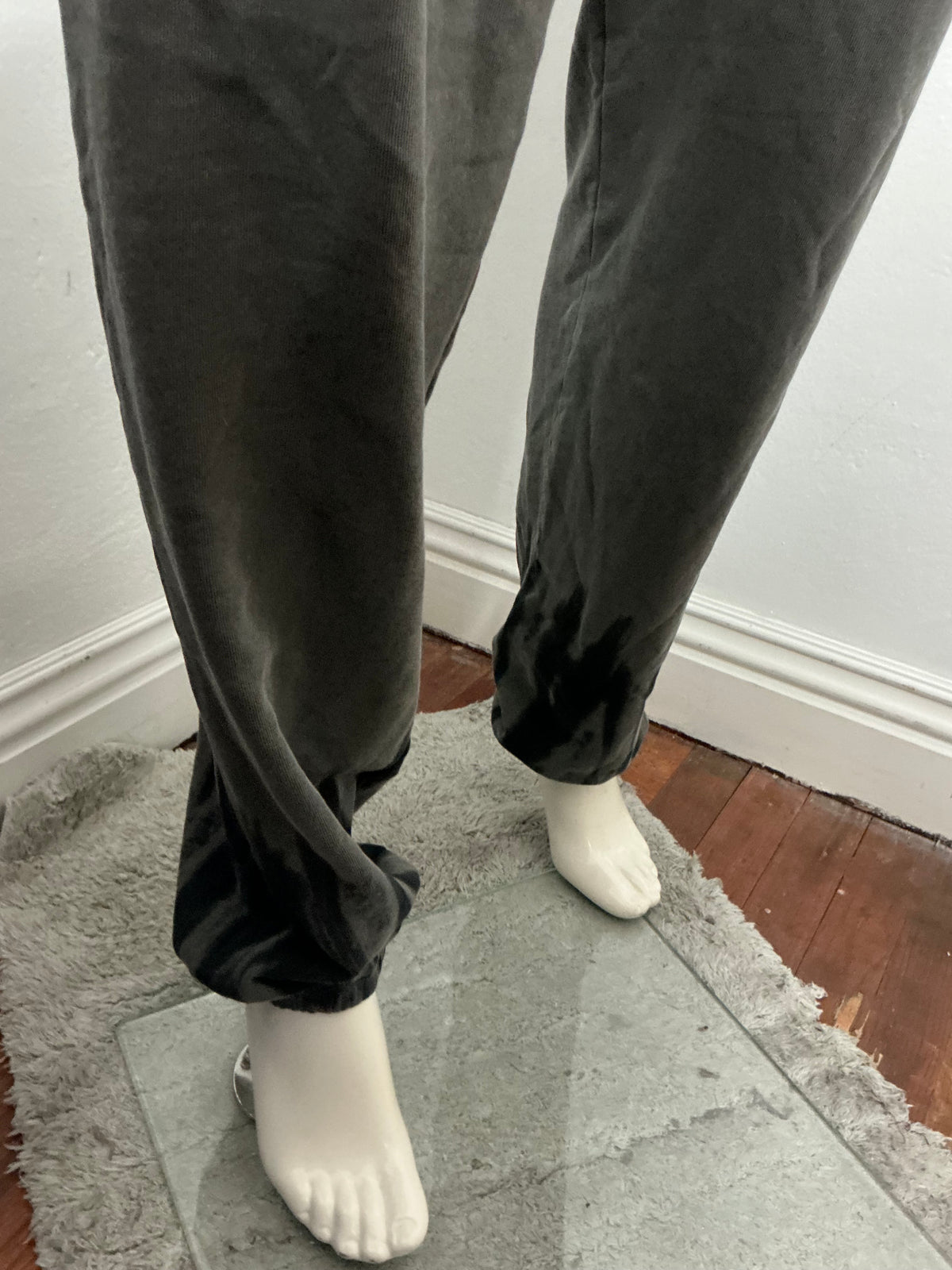 elastic waist and hem  Ragtofab logo embroidery jogger