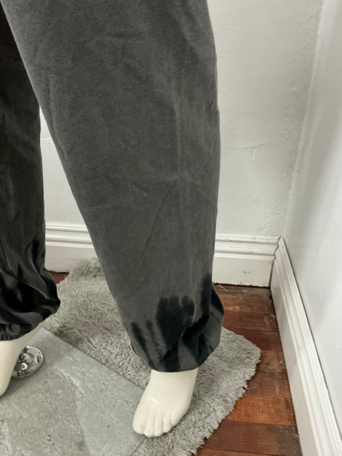 elastic waist and hem  Ragtofab logo embroidery jogger