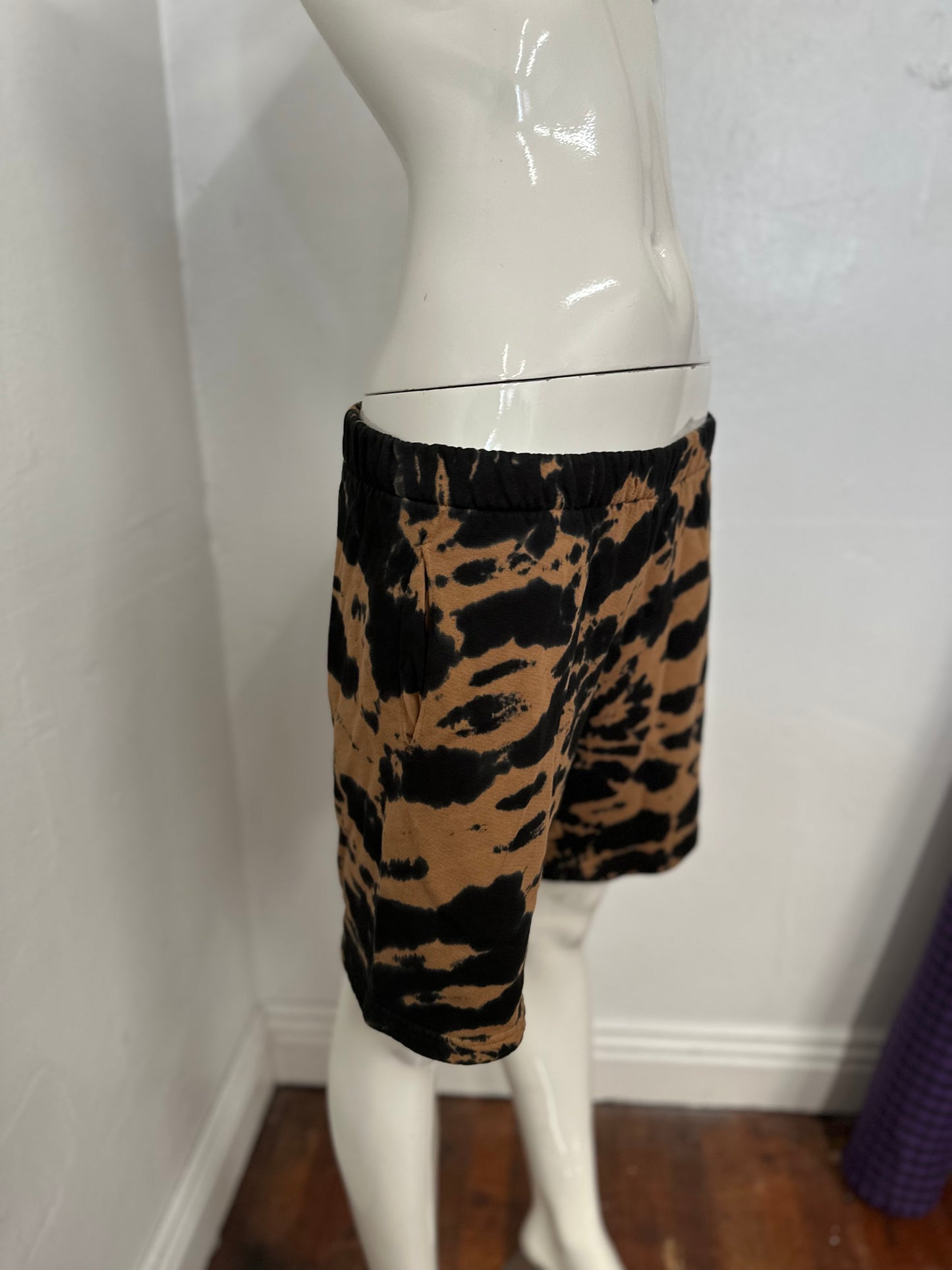 Potassium and tie dye French terry elastic waist short