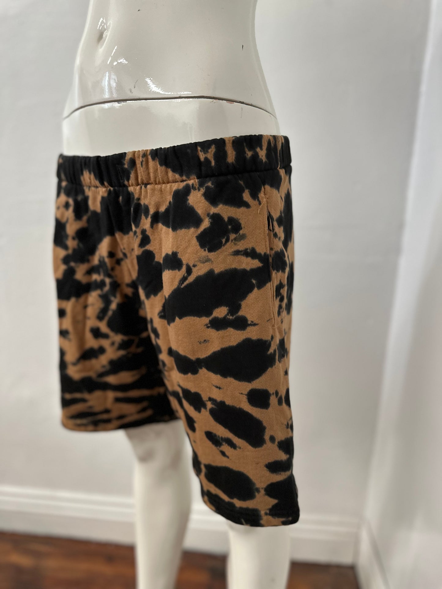 Potassium and tie dye French terry elastic waist short