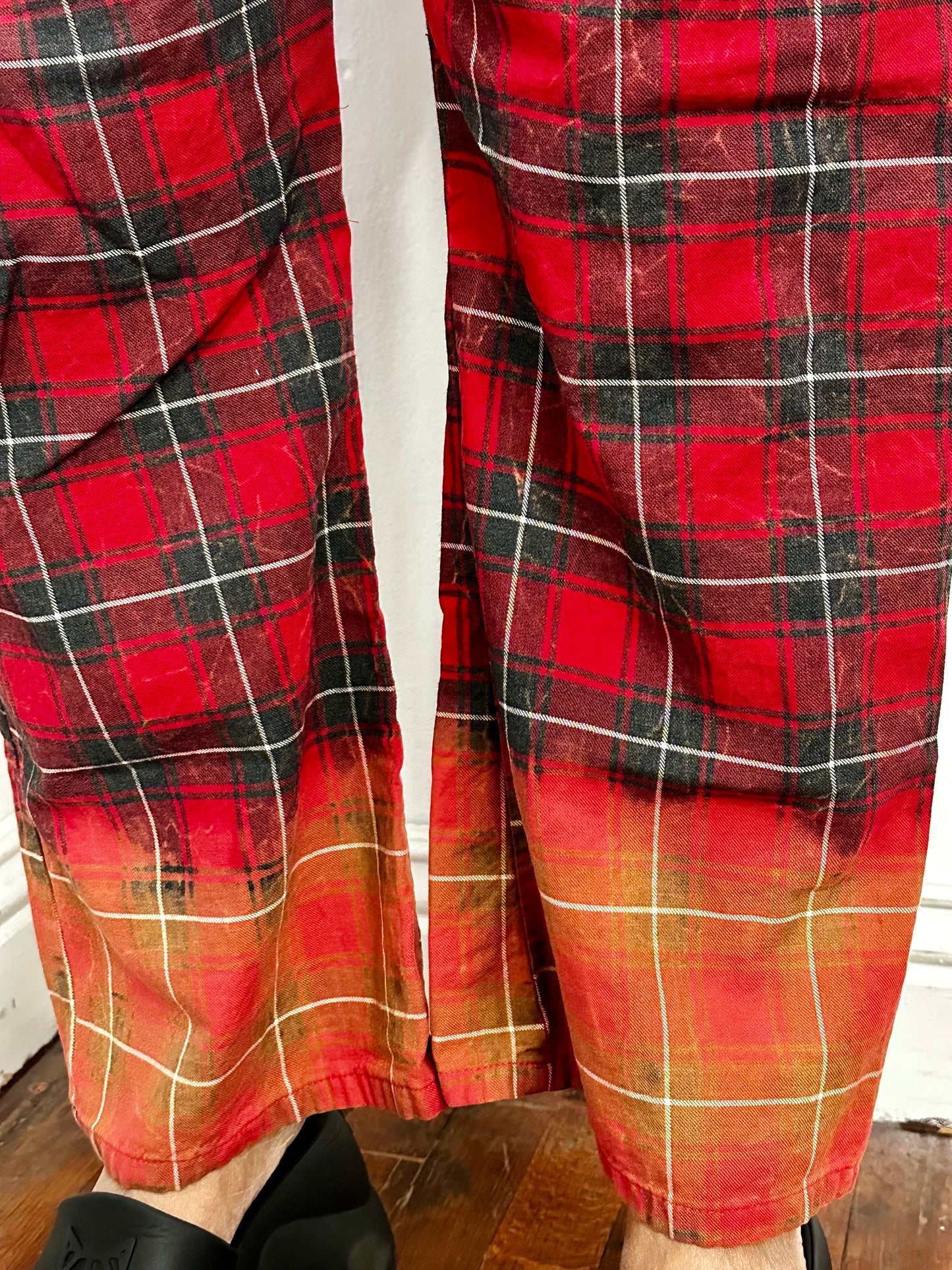 Ragtofab Cotton plaid dropped crotch pant finish with a mineral wash