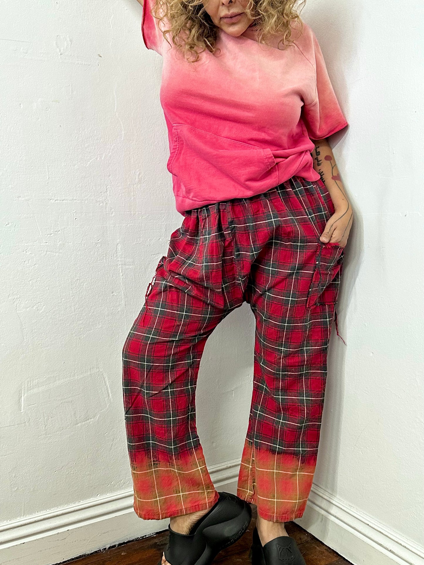 Ragtofab Cotton plaid dropped crotch pant finish with a mineral wash